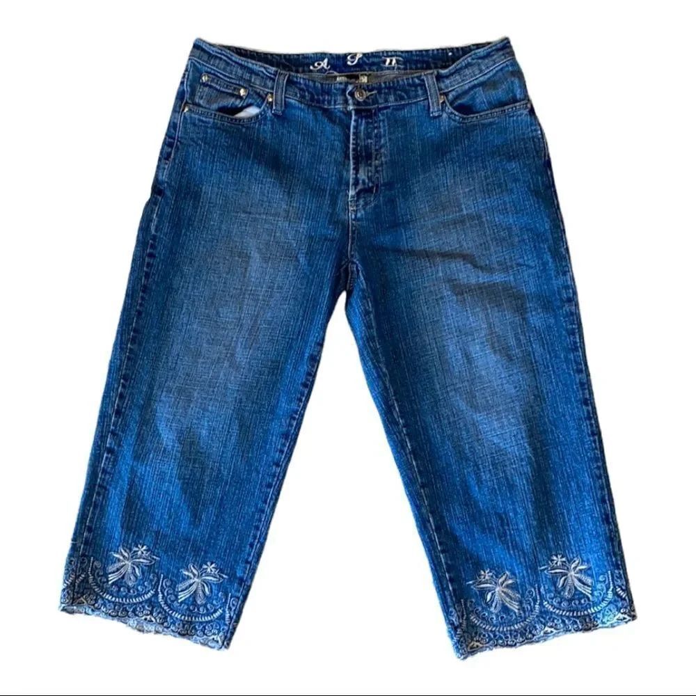 AP II Jeans Women’s Whiskered Denim Capri Jeans Size 12